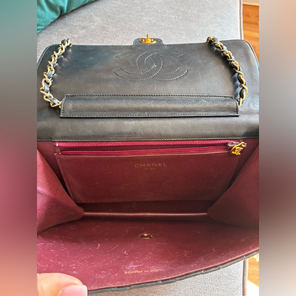 Authentic CHANEL black lambskin gold hardware quilted bag - Picture 8 of 16